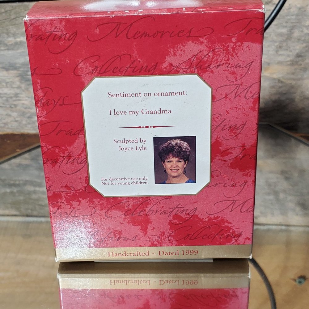1999 Hallmark Keepsake Ornament Heart-Shaped Picture Holder "I Love My Grandma" - Picture 6 of 6